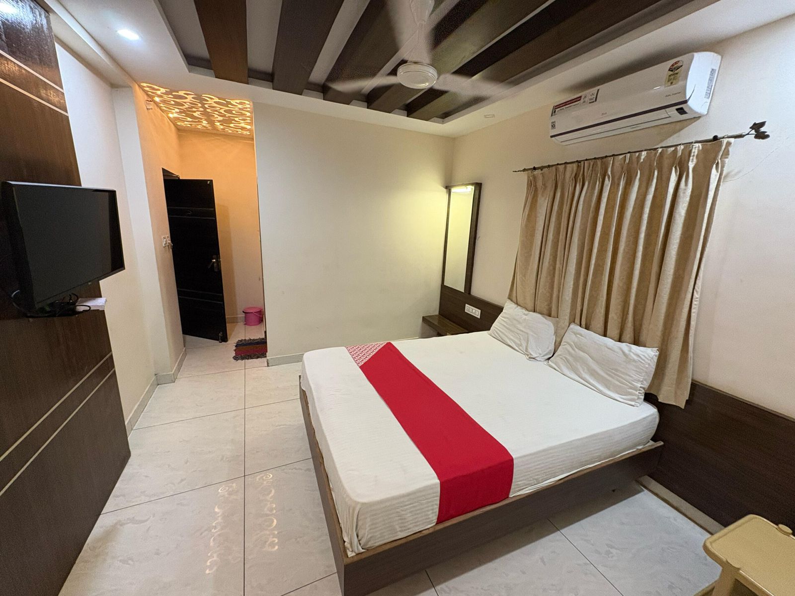 Standard non-AC room